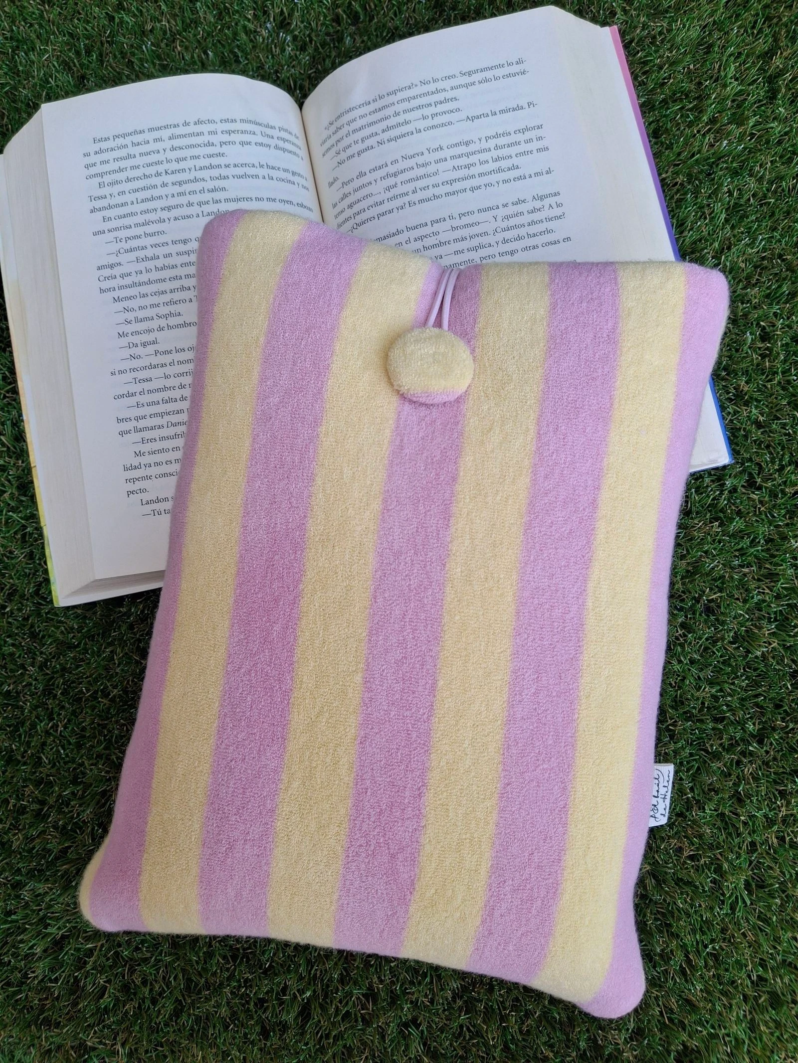 Funda para libro acolchada hecha a mano 